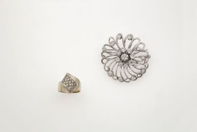 Lotto Composto da una Spilla ed un Anello con Diamanti