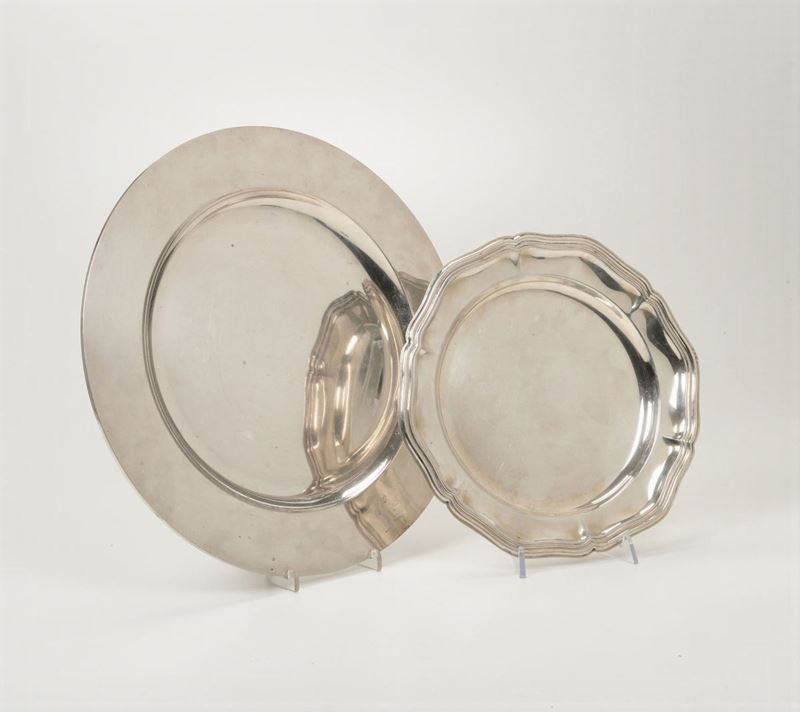 Lotto di due piatti tondi in argento  - Auction Fine Art - I - Cambi Casa d'Aste