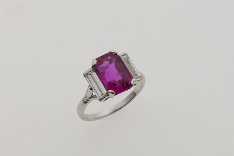 Anello con rubino Burma di ct 3,73 e diamanti  - Asta Fine Jewels - Cambi Casa d'Aste