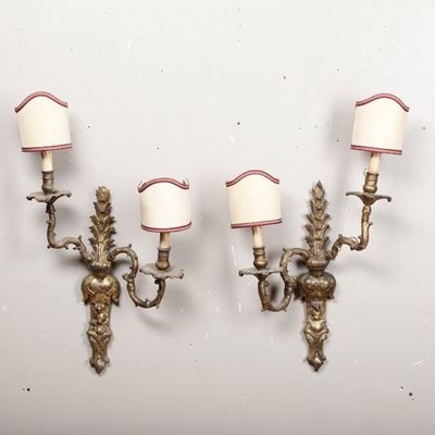 Coppia di Appliques a Due Luci in Legno Intagliato e Dorato, XVIII Secolo