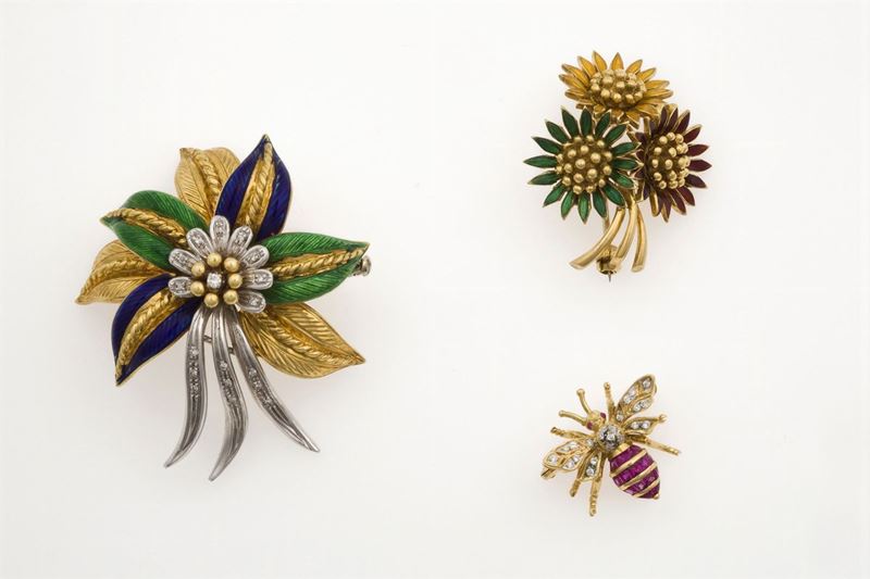 Three gold, enamel and gem-set brooches  - Auction Fine Jewels - Cambi Casa d'Aste