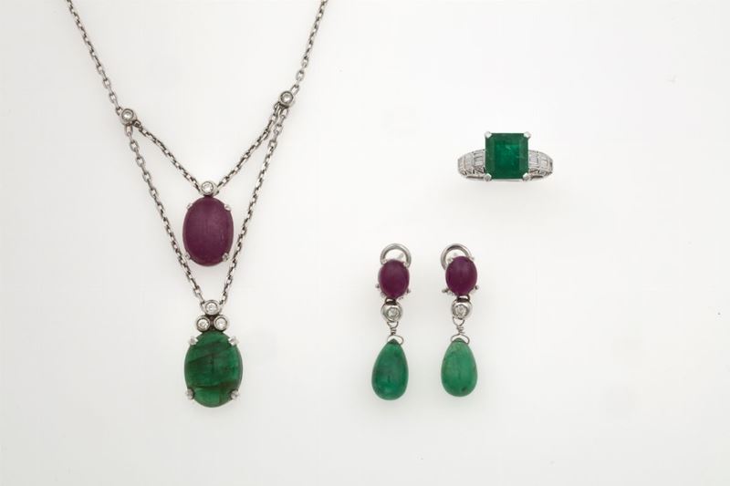 Emerald, ruby and diamond demi-parure,  emerald and diamond ring  - Auction Jewels Timed Auction - Cambi Casa d'Aste