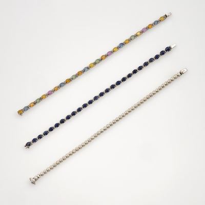 Lotto Composto Tre Bracciali Tipo Tennis: uno con Diamanti, uno con Zaffiri e Diamanti ed uno con...