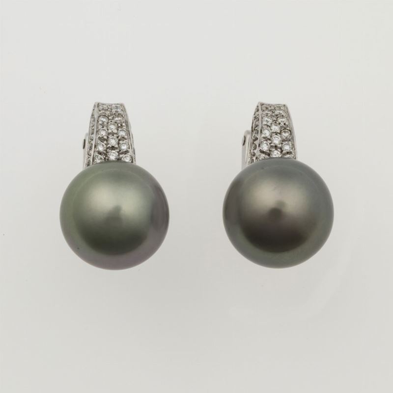 Pair of cultured grey pearl and diamond earrings  - Auction Jewels - Cambi Casa d'Aste