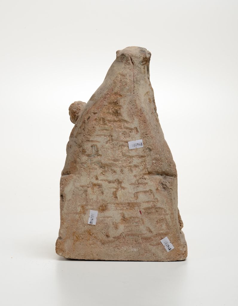 Madonna con Bambino in Pietra Calcarea. Scultore D’oltralpe del XVI Secolo