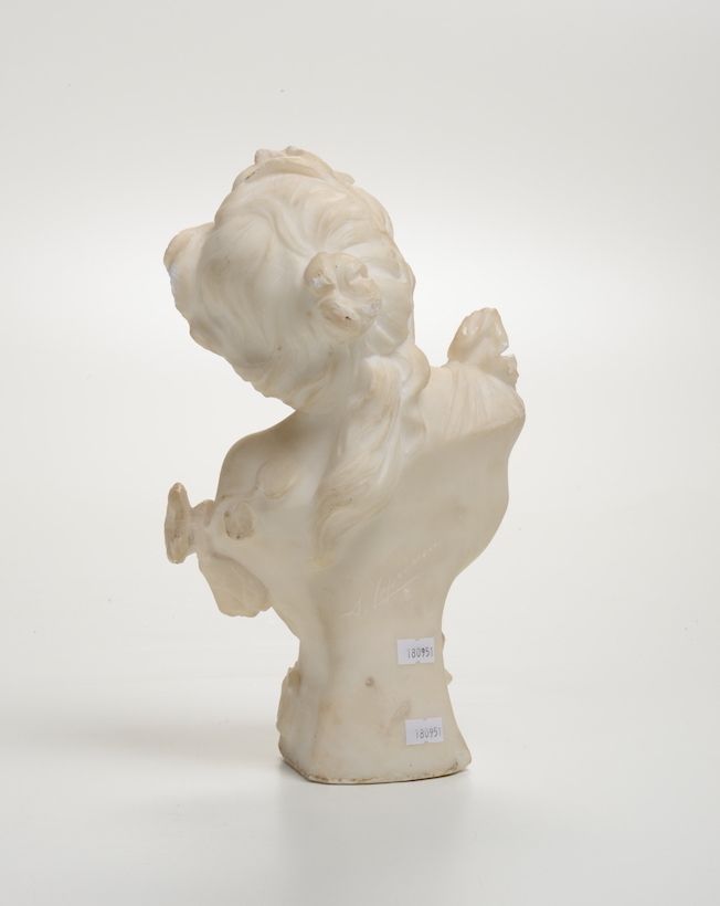 Busto Femminile in Marmo Bianco. Adolfo Cipriani (attivo tra il 1880 e il 1930)