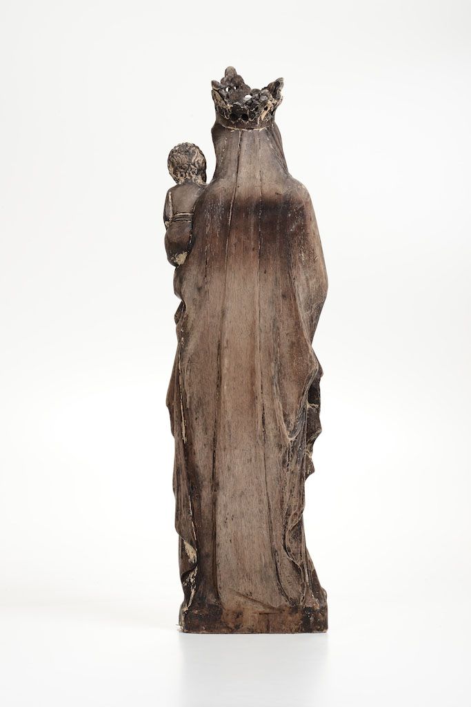 Madonna con Bambino in Legno Scolpito. nei Modi della Scultura Gotica Francese. Scultore del XIX-...