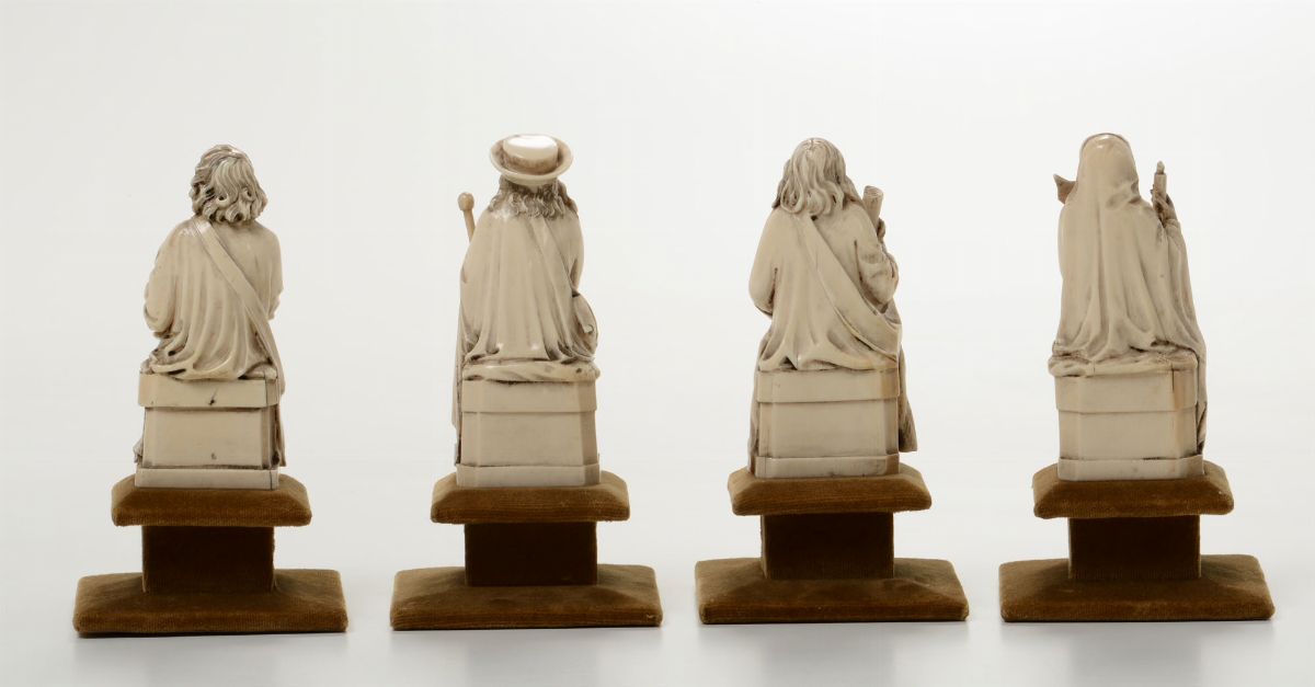 Insieme di Quattro Sculture in Avorio Raffiguranti S. Giovanni Apostolo, S. Giacomo Maggiore, S. ...