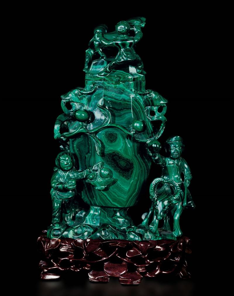 A malachite vase, China, early 1900s  - Auction Fine Chinese Works of Art - Cambi Casa d'Aste