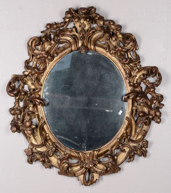 Specchiera in legno intagliato, traforato e dorato, XVIII secolo
