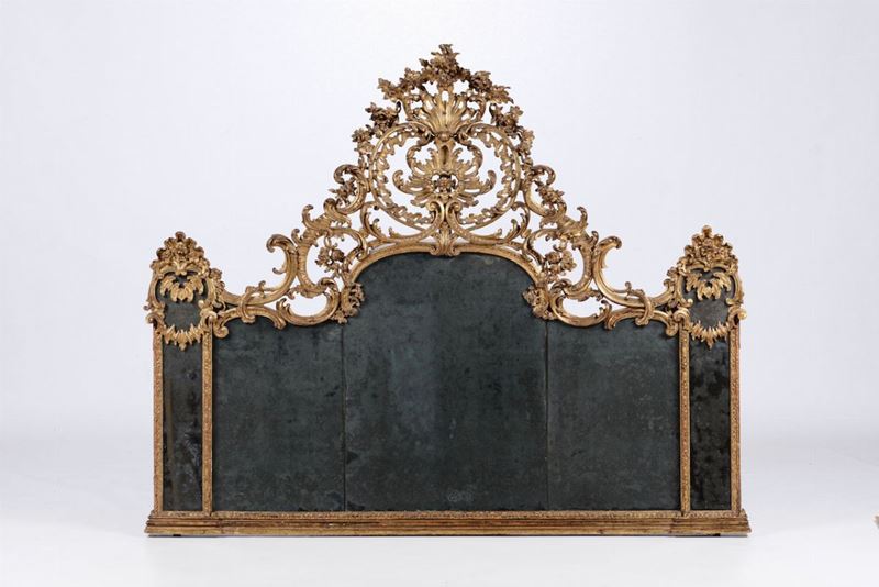 Specchiera Luigi XIV in legno intagliato, traforato e dorato, Veneto XVIII secolo  - Asta Antiquariato - I - Cambi Casa d'Aste