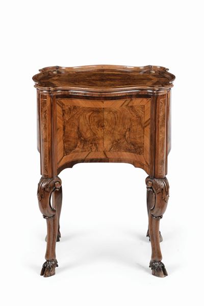 Comodino di Forma Luigi XV in Legno Lastronato e Filettato, Venezia XVIII Secolo