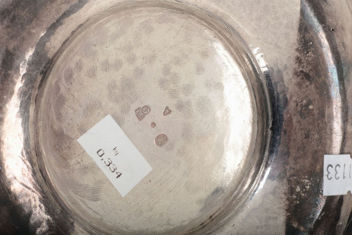 Piatto in Argento Primo Titolo Fuso, Sbalzato e Cesellato. Torino Inizio del XIX Secolo. Argentie...