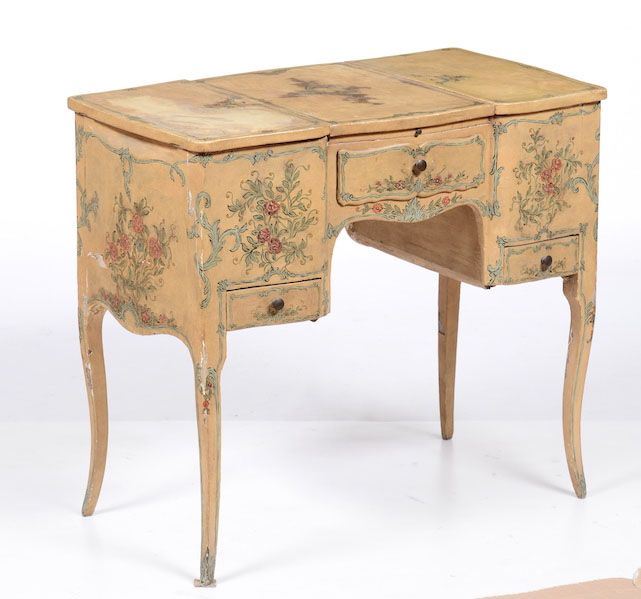 Toelettina in legno laccato in policromia, XVIII-XIX secolo  - Auction Furniture - Cambi Casa d'Aste