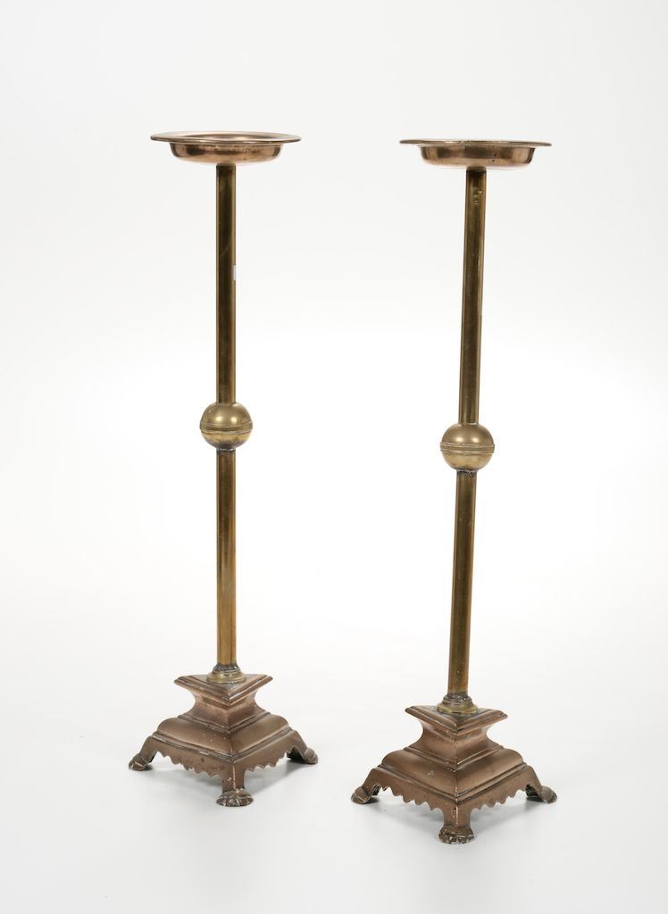Coppia di portaceri in metallo dorato, XX secolo  - Auction Works of Art Timed Auction - IV - Cambi Casa d'Aste