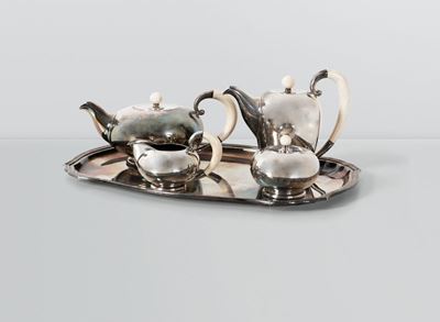 Servizio da Tè in Argento Composto da Teiera, Caffettiera, Lattiera e Zuccheriera. Dettagli in Os...