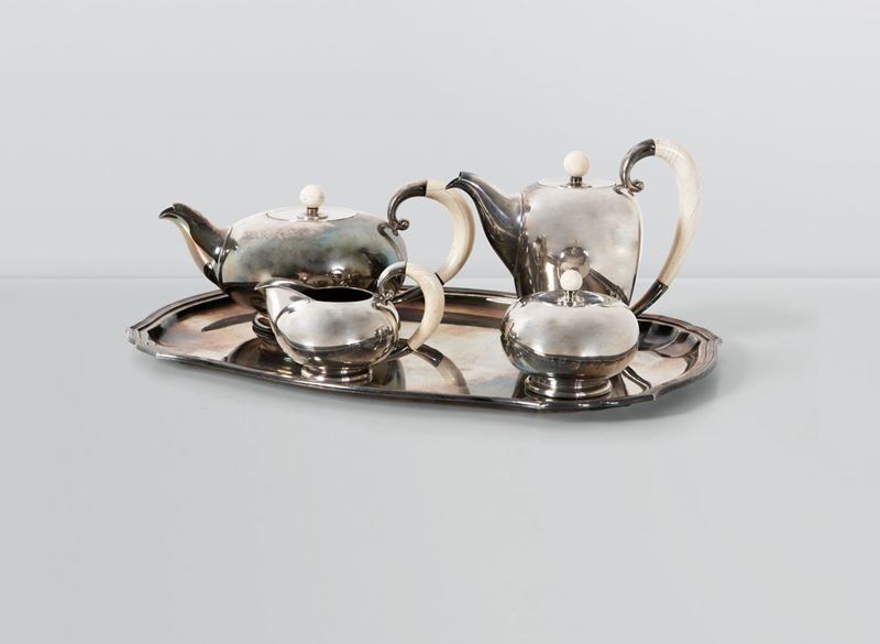 A silver tea set made up by a teapot, a coffee pot, a milk jug and a sugar pot. Bone details. Manufacture punches. Italy, 1930 ca.  - Auction Design 200 - Cambi Casa d'Aste