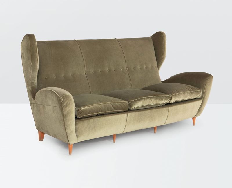 A sofa with a wooden structure and fabric upholstery. Italy, 1950 ca.  - Auction Design 200 - Cambi Casa d'Aste