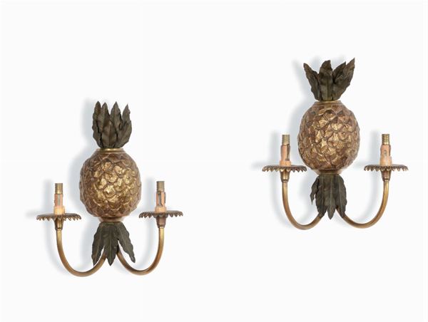 Coppia appliques a due bracci in metallo e bronzo dorato a guisa di ananas, XIX secolo
