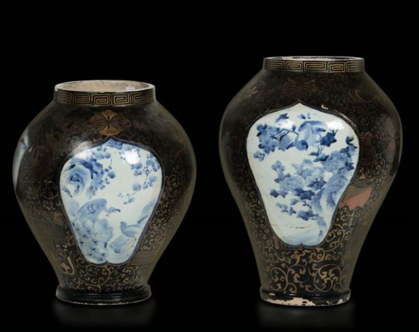 Two Arita potiches, Japan, late 1600s