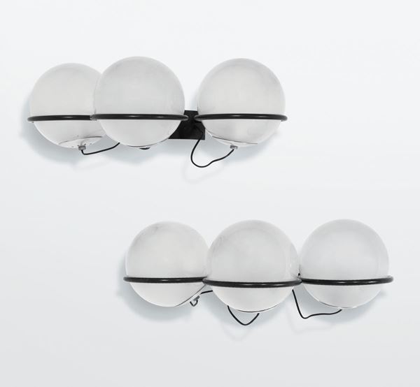 Gino Sarfatti, a pair of mod. 238/3 appliques with a lacquered metal structure and satinised glass spheres. Arteluce Prod., Italy, 1960 ca.