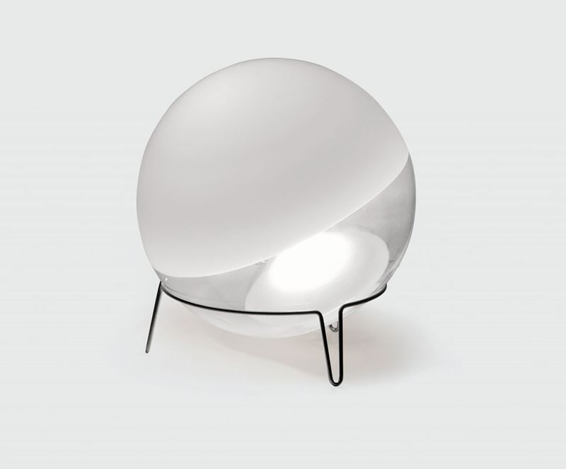 Angelo Mangiarotti, a Sfera table lamp in Murano glass and chromed metal. Skipper Prod., Italy, 1970 ca.  - Auction Design 200 - Cambi Casa d'Aste