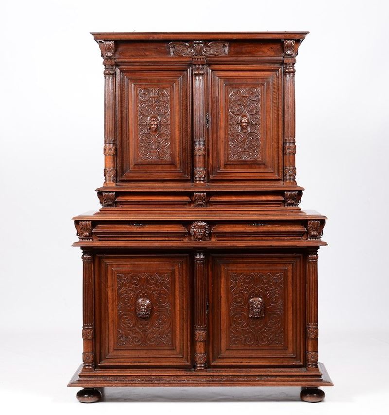 Credenza in legno intagliato a doppio corpo, Francia XVIII-XIX secolo  - Asta Antiquariato - I - Cambi Casa d'Aste