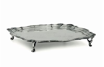 Alzata in Argento Fuso, Sbalzato e Cesellato. Manifattura Toscana del XVIII Secolo. Marchio Dell’...