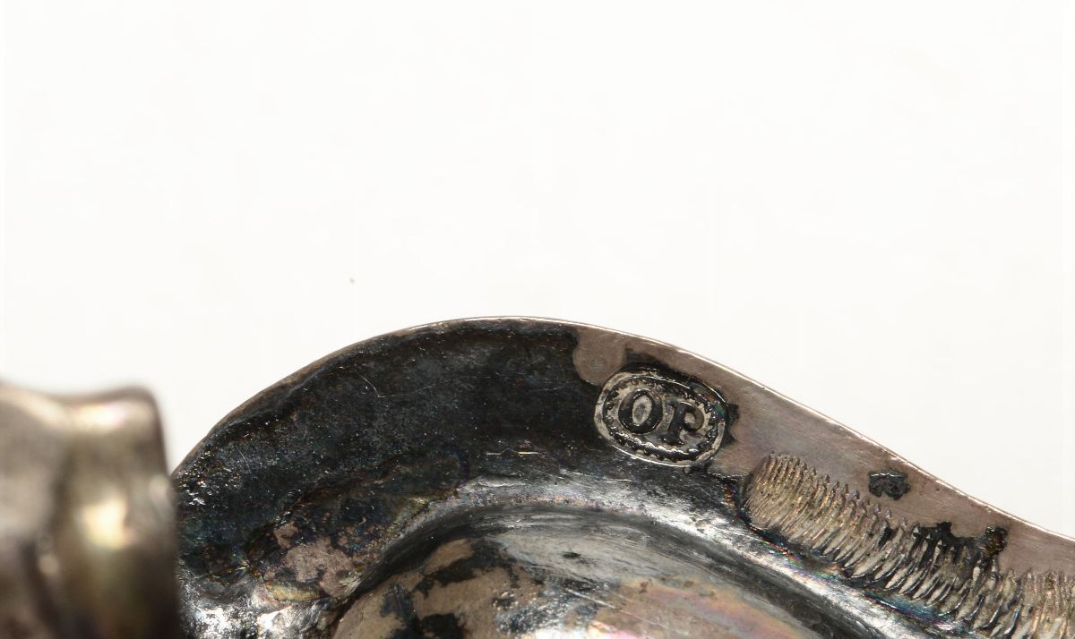 Alzata in Argento Fuso, Sbalzato e Cesellato. Manifattura Toscana del XVIII Secolo. Marchio Dell’...