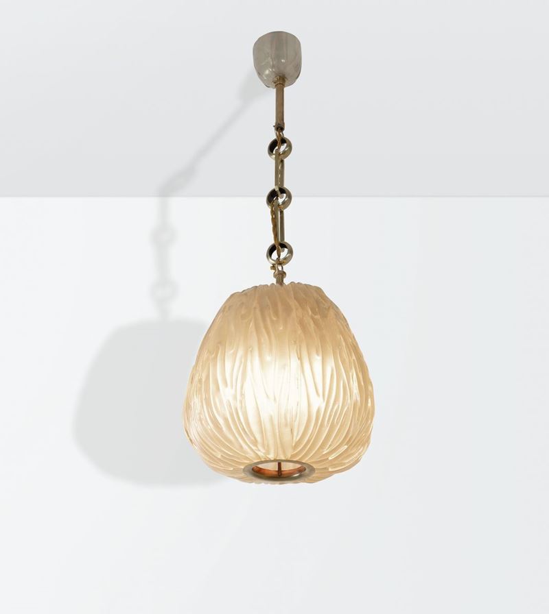 Carlo Scarpa, a pendant lamp with a brass structure and a gold-leafed glass shade. Venini Prod., Italy, 1940 ca.  - Auction Design 200 - Cambi Casa d'Aste