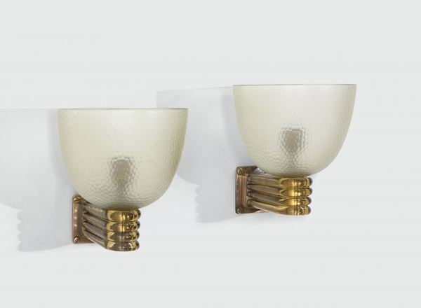 Carlo Scarpa, a pair of wall lamps in Murano glass and brass. Glass shades. Venini Prod., Italy, 1940 ca