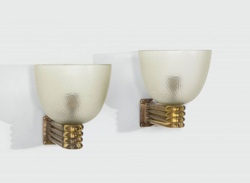 Carlo Scarpa, a pair of wall lamps in Murano glass and brass. Glass shades. Venini Prod., Italy, 1940 ca  - Auction Design 200 - Cambi Casa d'Aste