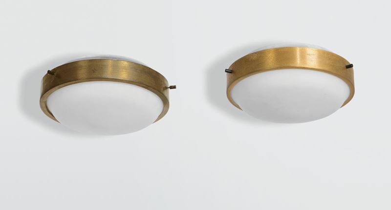 Gino Sarfatti, a pair of plafond lights with a brass structure and satinised glass shades. Arteluce Prod., Italy, 1950 ca.  - Auction Design 200 - Cambi Casa d'Aste