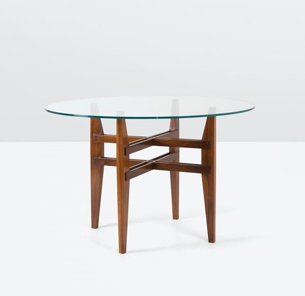 Tavolo con struttura in legno e piano in vetro