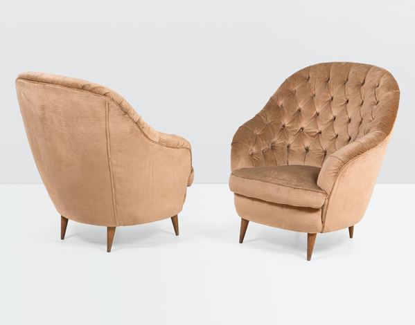 Gio Ponti, a pair of armchairs with a wooden structure and fabric upholstery. Italy, 1950 ca.