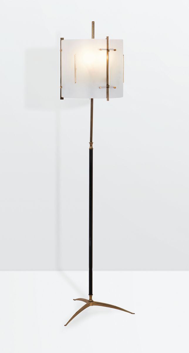 Stilnovo, a floor lamp with a brass and lacquered brass structure. Satinised cut glass shades. Original decal. Stilnovo Prod., Italy, 1950 ca.  - Auction Design 200 - Cambi Casa d'Aste