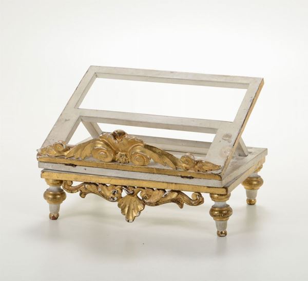 Leggio in legno intagliato, laccato e dorato, XVIII secolo