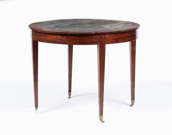 Tavolo in legno impiallacciato con piano circolare, fine XIX secolo