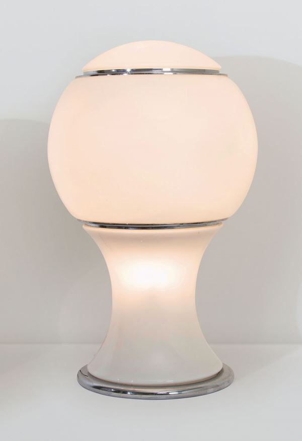 Gianni Celada, a Mongolfiera table lamp in bright white glass with chromed brass bands. Fontana Arte Prod., Italy, 1968