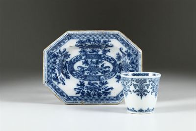 Piatto Ottagonale Rotto e Vasetto Blu