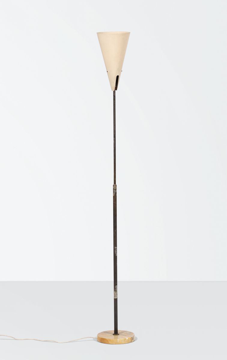 Oluce, a floor lamp with a brass structure and an aluminum shade. Marble base. Oluce Prod., Italy, 1950 ca.  - Auction Design 200 - Cambi Casa d'Aste