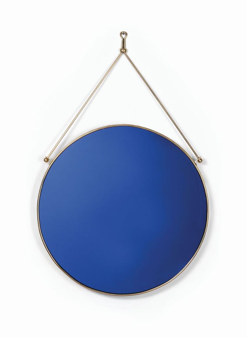 Specchio in vetro colorato con profilo in ottone.  - Auction Design - Cambi Casa d'Aste
