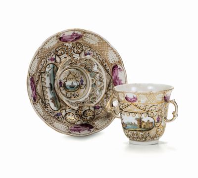 Tazza con Piattino Berlino, XIX Secolo Decorazione di un “hausmahler” Probabilmente di Dresda