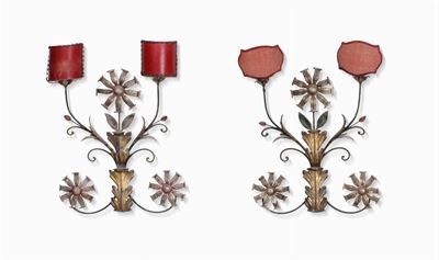 Coppia di Appliques con Struttra in Ferro Battuto e Diffusore in Tessuto.
