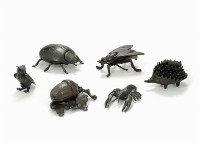 Gruppo di Cinque Animali in Bronzo ed una Ghianda. Varie Epoche