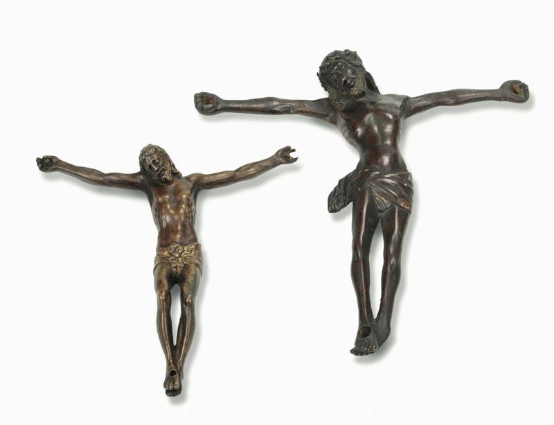 Due Crocifissi in bronzo, fonditore del XVI-XVII secolo  - Asta Antiquariato - I - Cambi Casa d'Aste