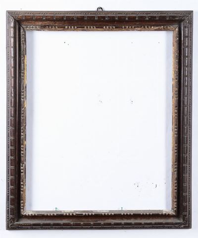Cornice in Noce con Decoro a Dentelli e Tracce di Doratura, XVII Secolo