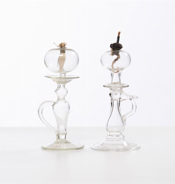 Due lampade a petrolio in vetro soffiato, XIX secolo
