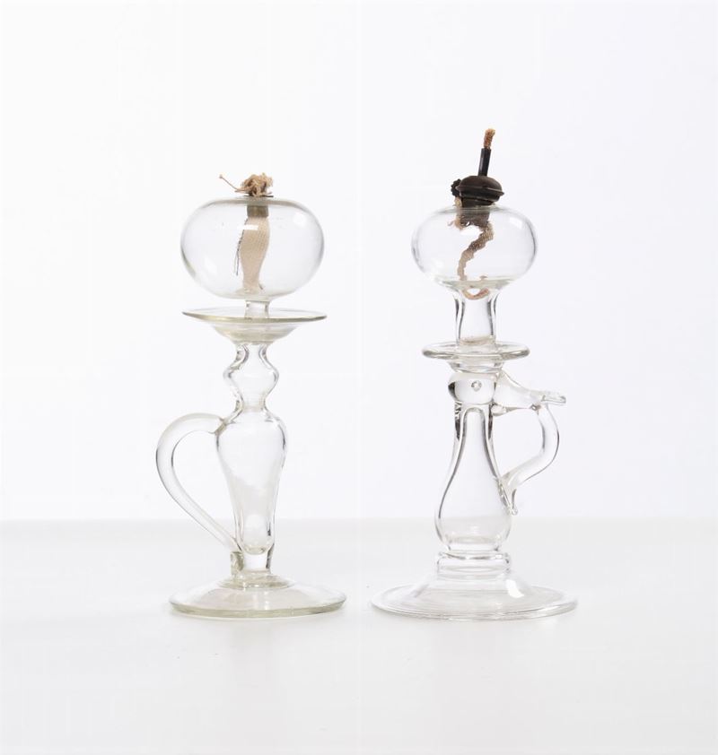 Due lampade a petrolio in vetro soffiato, XIX secolo  - Asta Asta a Tempo Oggetti d'Arte - IV - Cambi Casa d'Aste