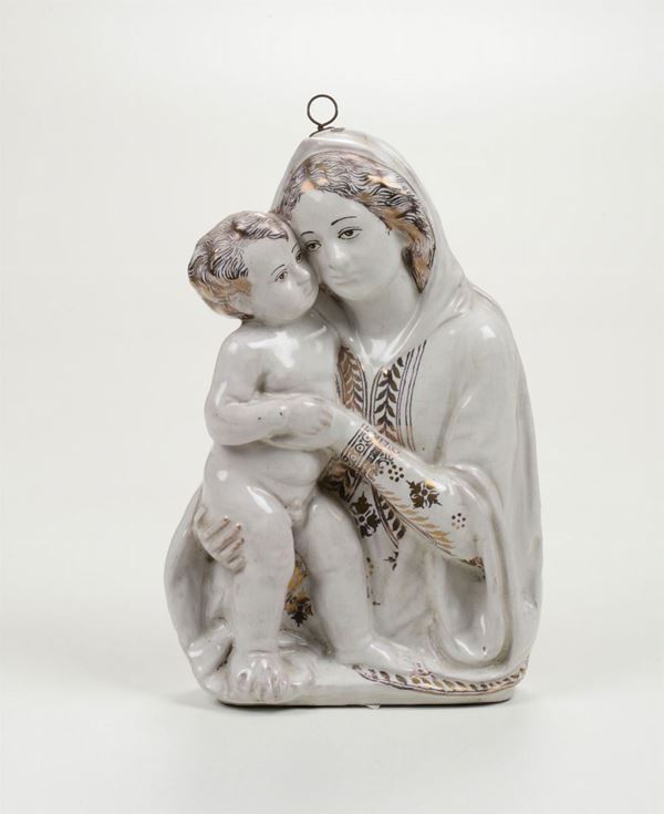Madonna con Bambino, scultura smaltata e dorata, Toscana, 900
